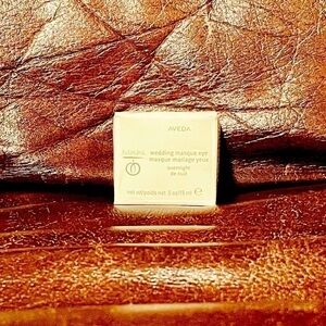 AVEDA tulasāra brightening eye masque